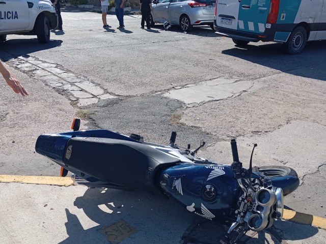 Un motociclista gravemente herido en un choque